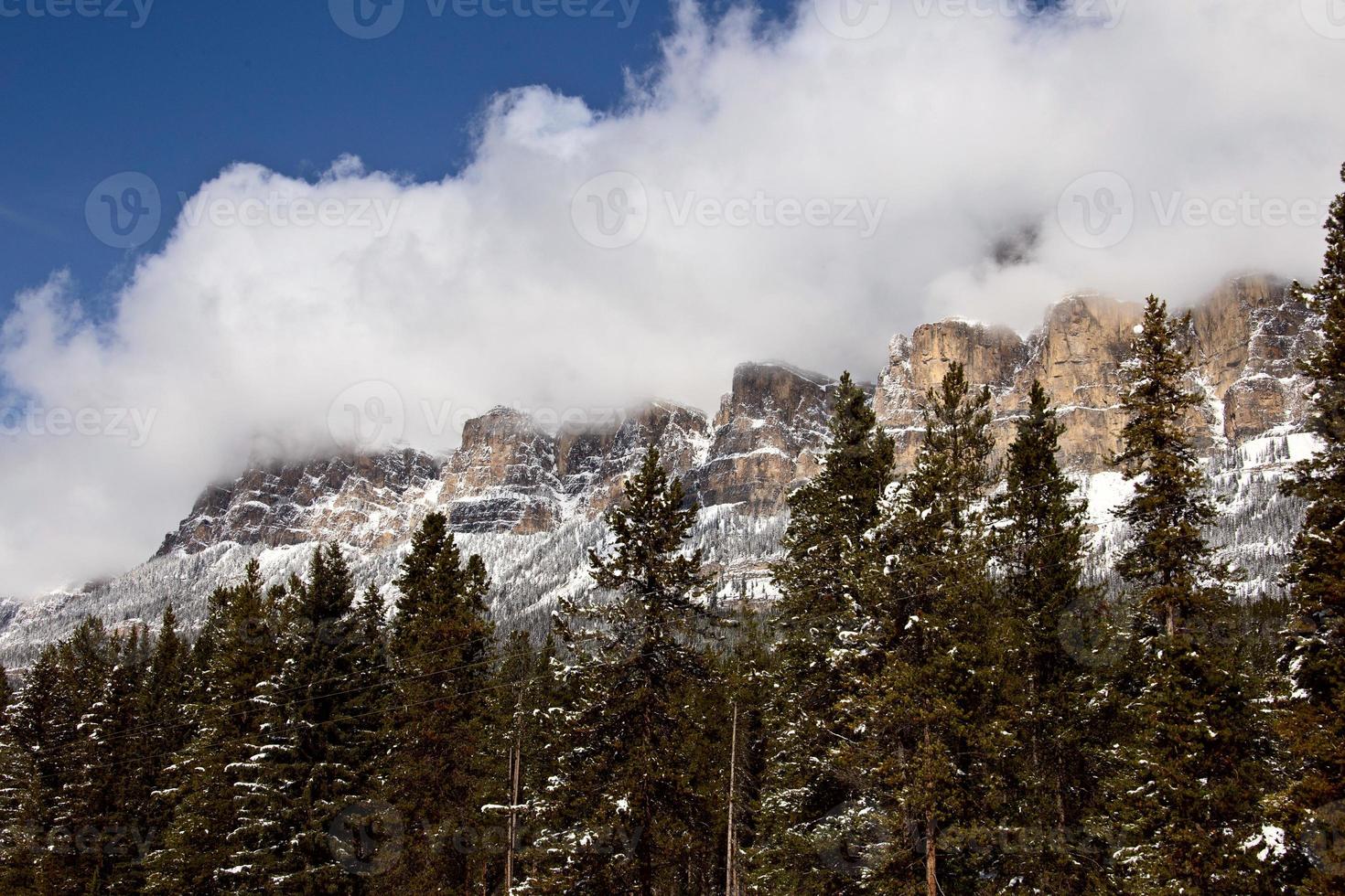 rotsachtige bergen winter herfst foto