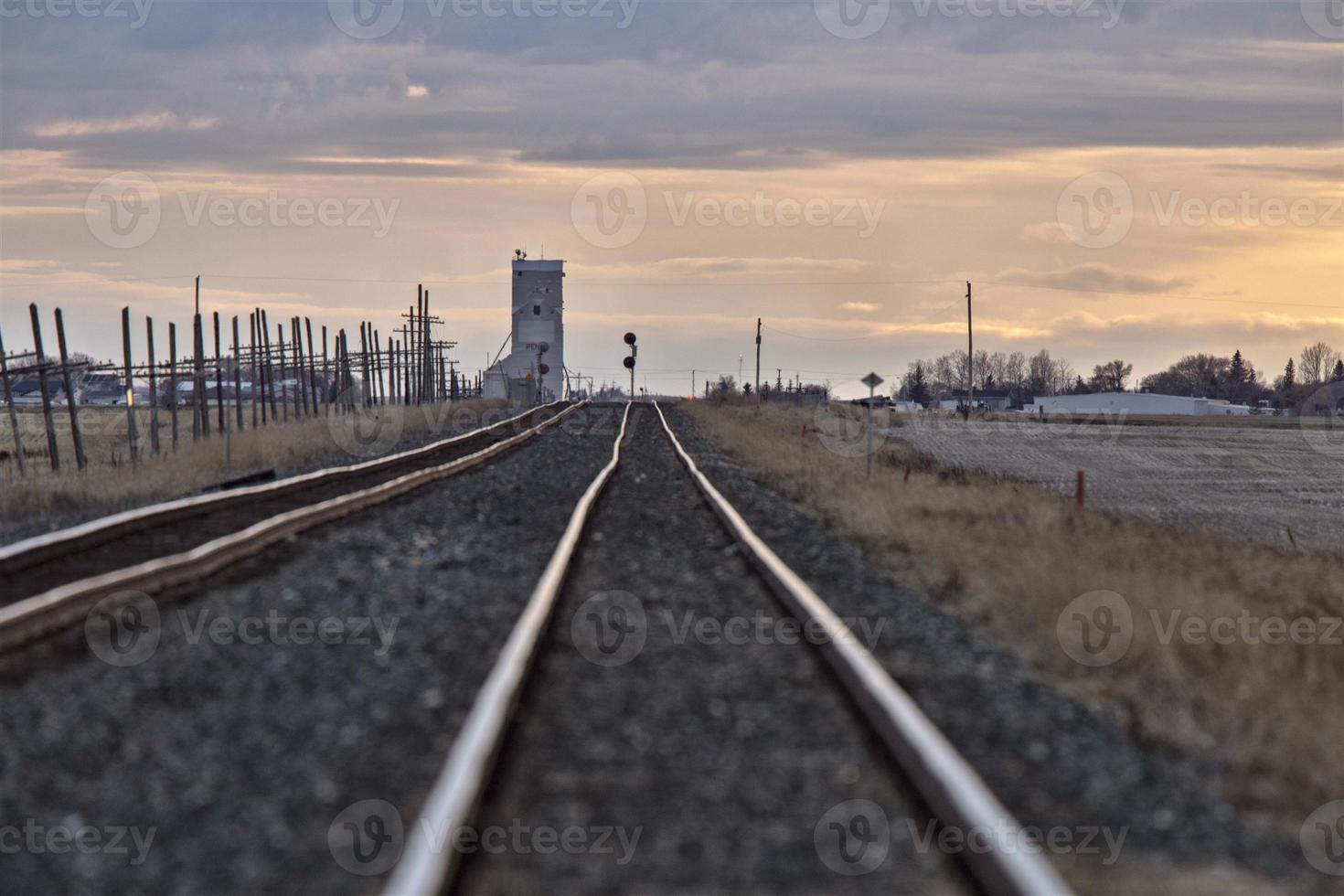 treinrails zonsondergang foto