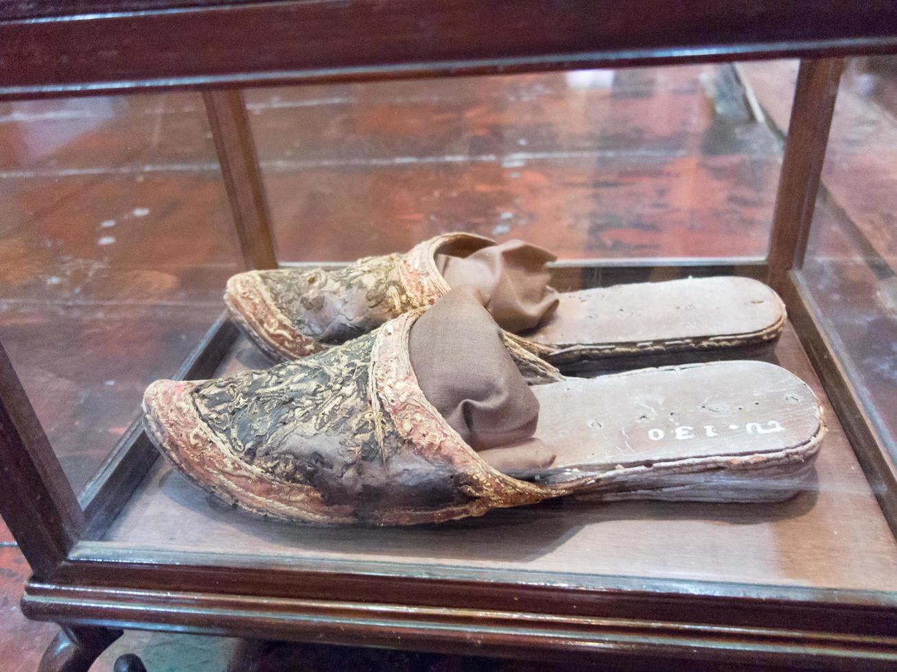 nationaal museum bangkokthailand10 augustus 2018 schoenen in de oude Thaise royalty. op 10 augustus 2018 in thailand. foto