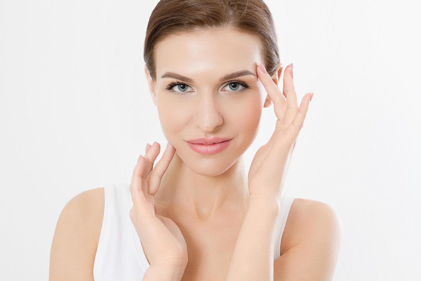macro vrouw gezicht zonder rimpels op het voorhoofd. huidverzorging en spa gezicht schoonheid. cosmetologie gezichtsbehandeling en anti-aging concept. kopieer ruimte foto