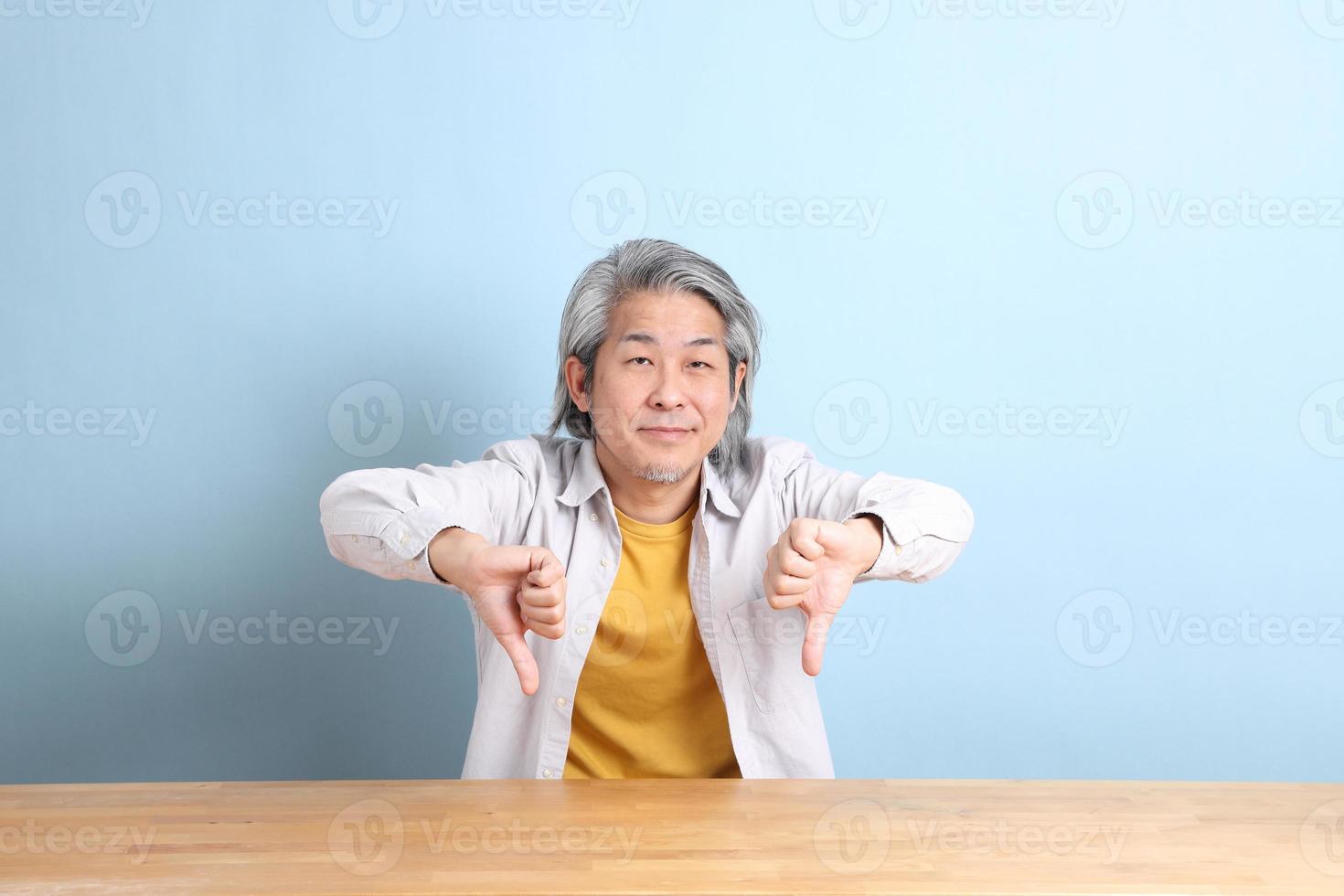 aan het bureau foto