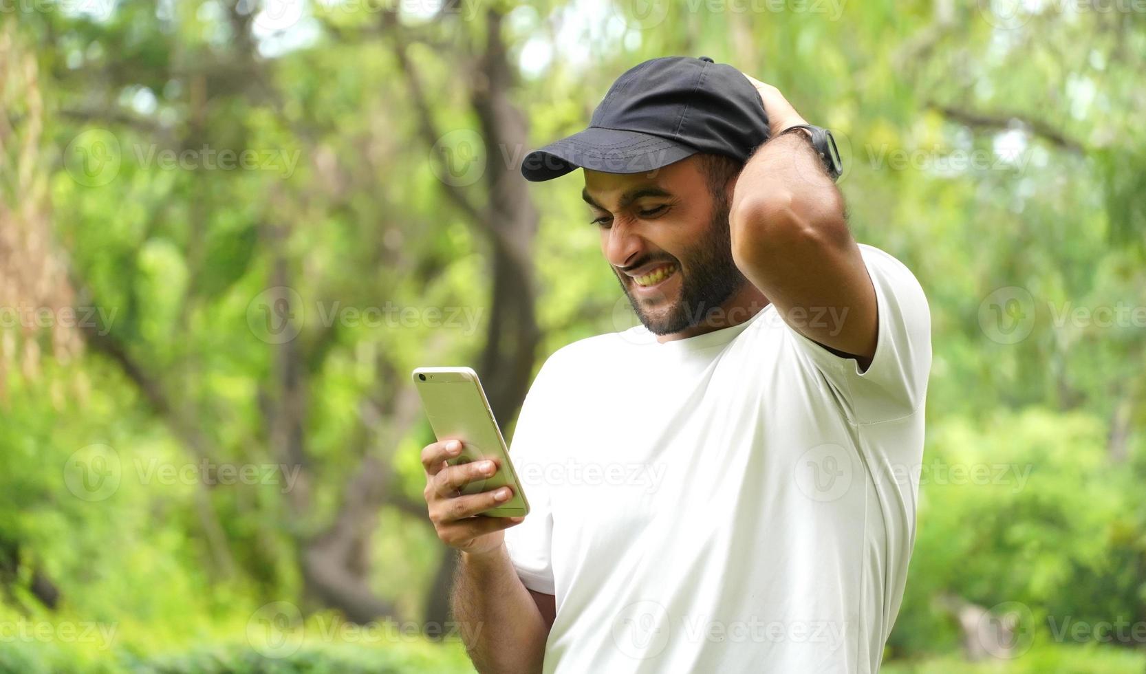 jongen kwam overeen met zijn profiel in dating-app foto