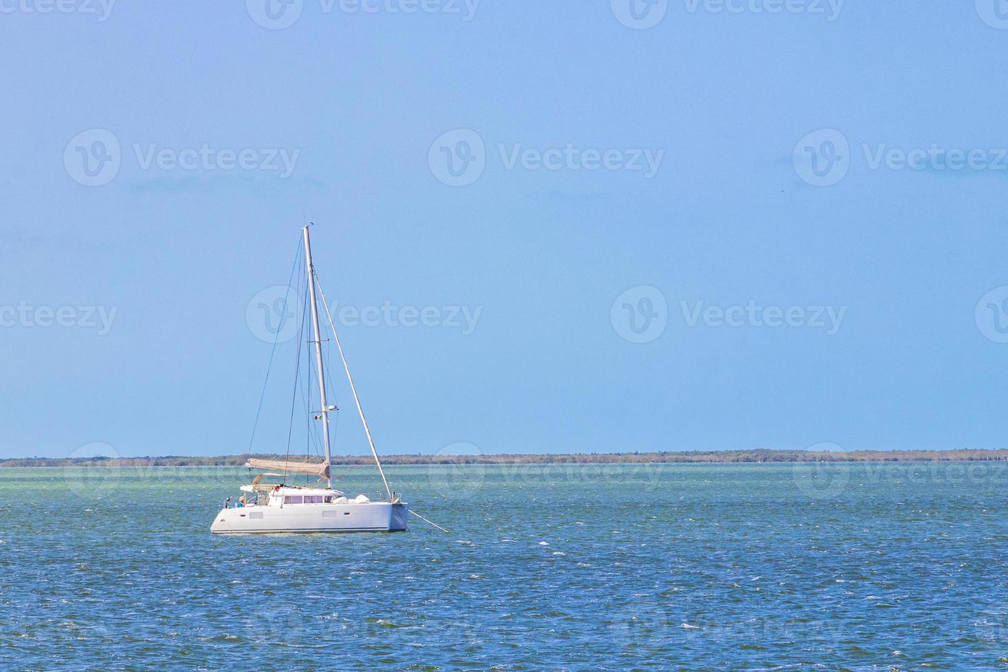 luxe reizen met jacht op holbox eiland turquoise water mexico. foto