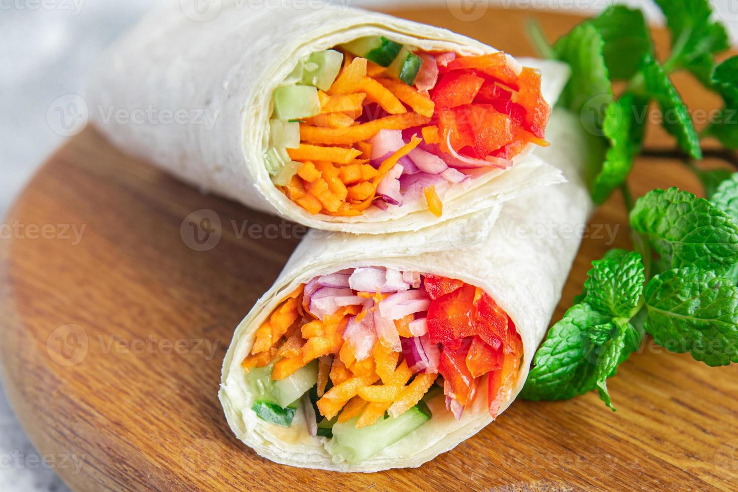 vegetarische shoarma doner kebab burrito vulling groente foto