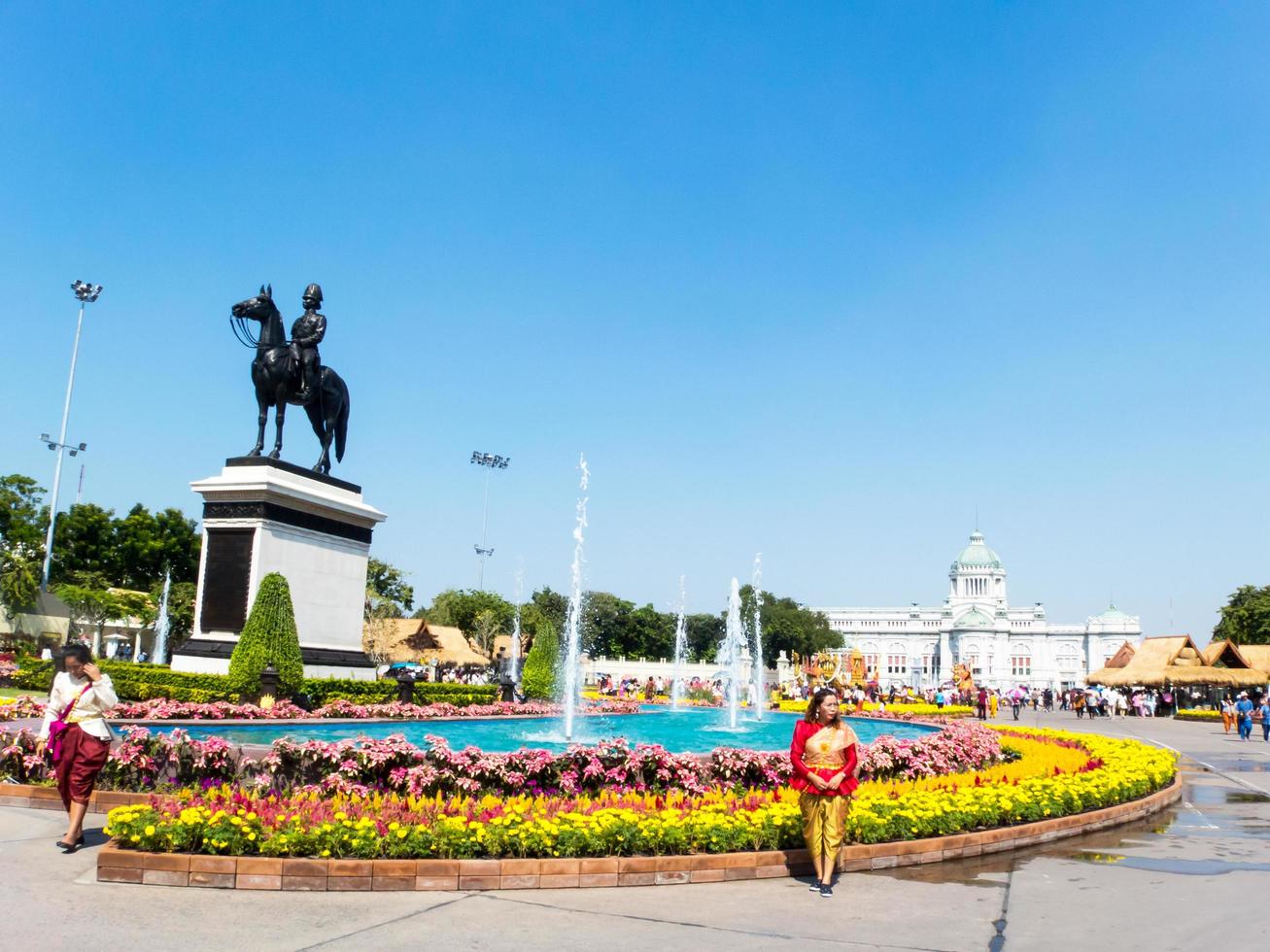 het terrein van het dusit-paleis bangkok thailand31 december 2018liefde en warmte op winters einde festival op de grond van dusit-paleis. 0n bangkok thailand31 december 2018. foto