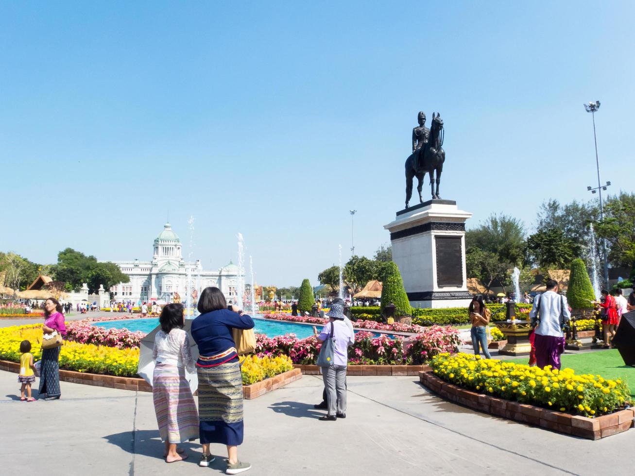 het terrein van het dusit-paleis bangkok thailand31 december 2018liefde en warmte op winters einde festival op de grond van dusit-paleis. 0n bangkok thailand31 december 2018. foto