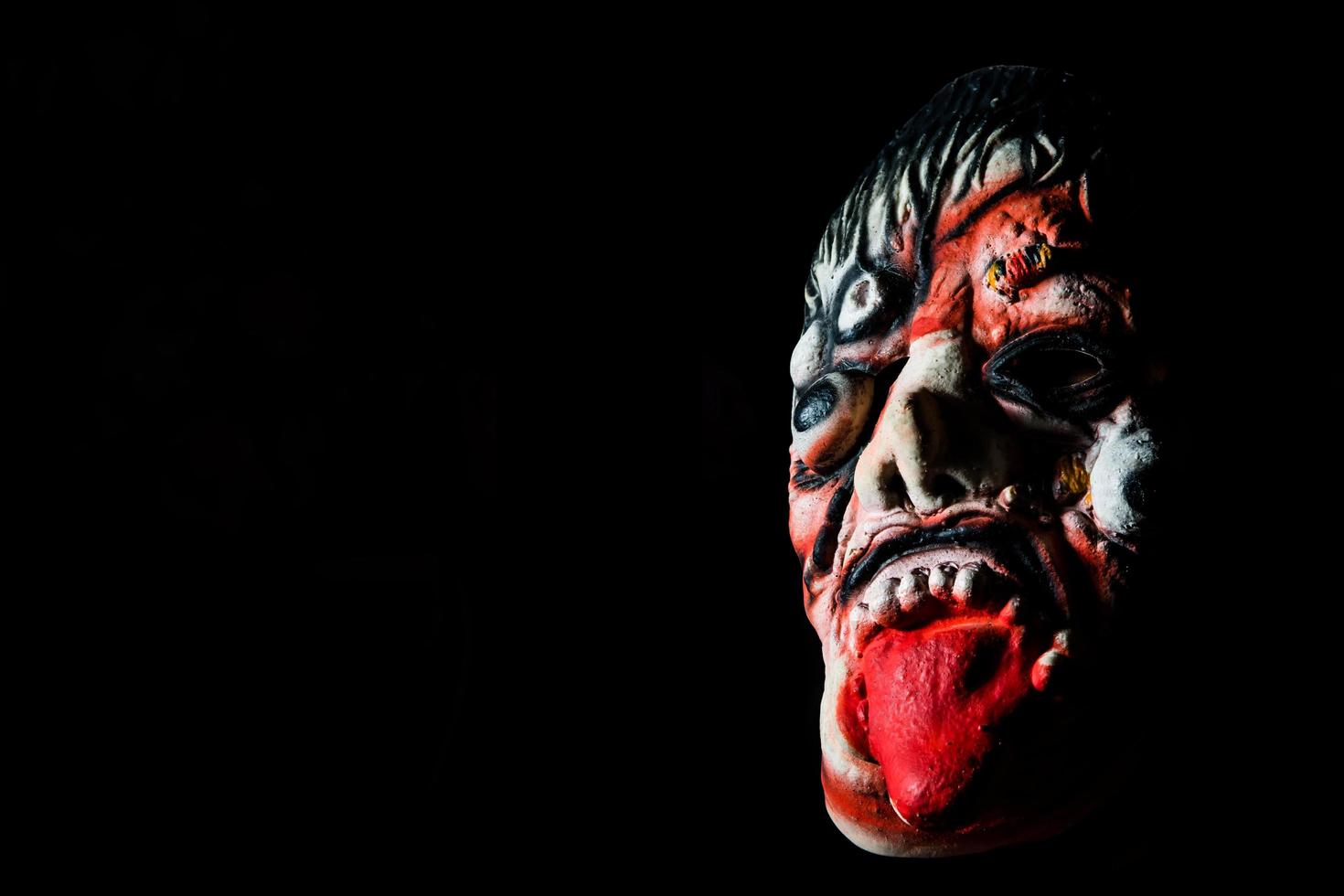 eng zombiegezicht, heb lege ruimte voor tekst, halloween-concept foto