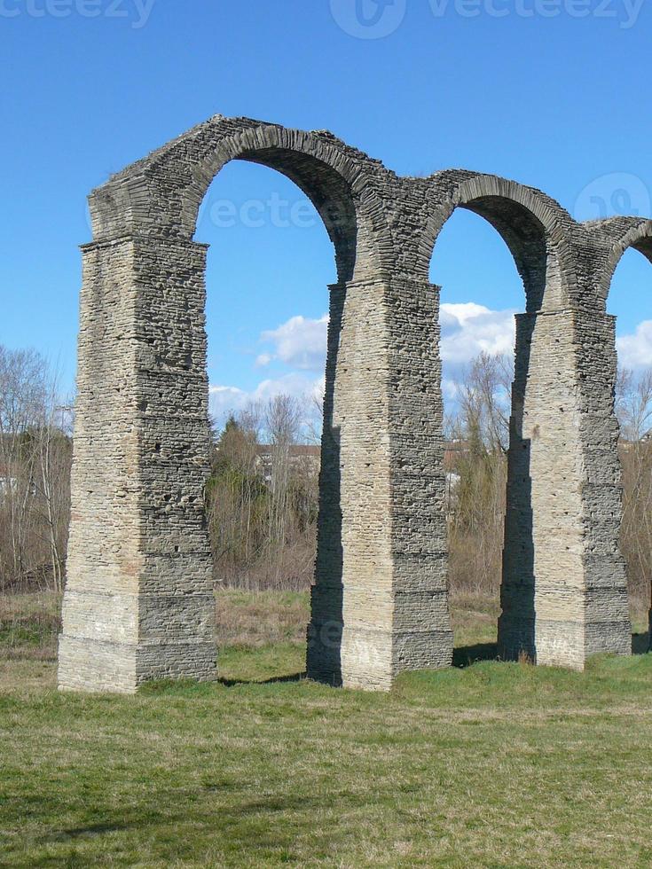 Romeins aquaduct in acqui terme foto