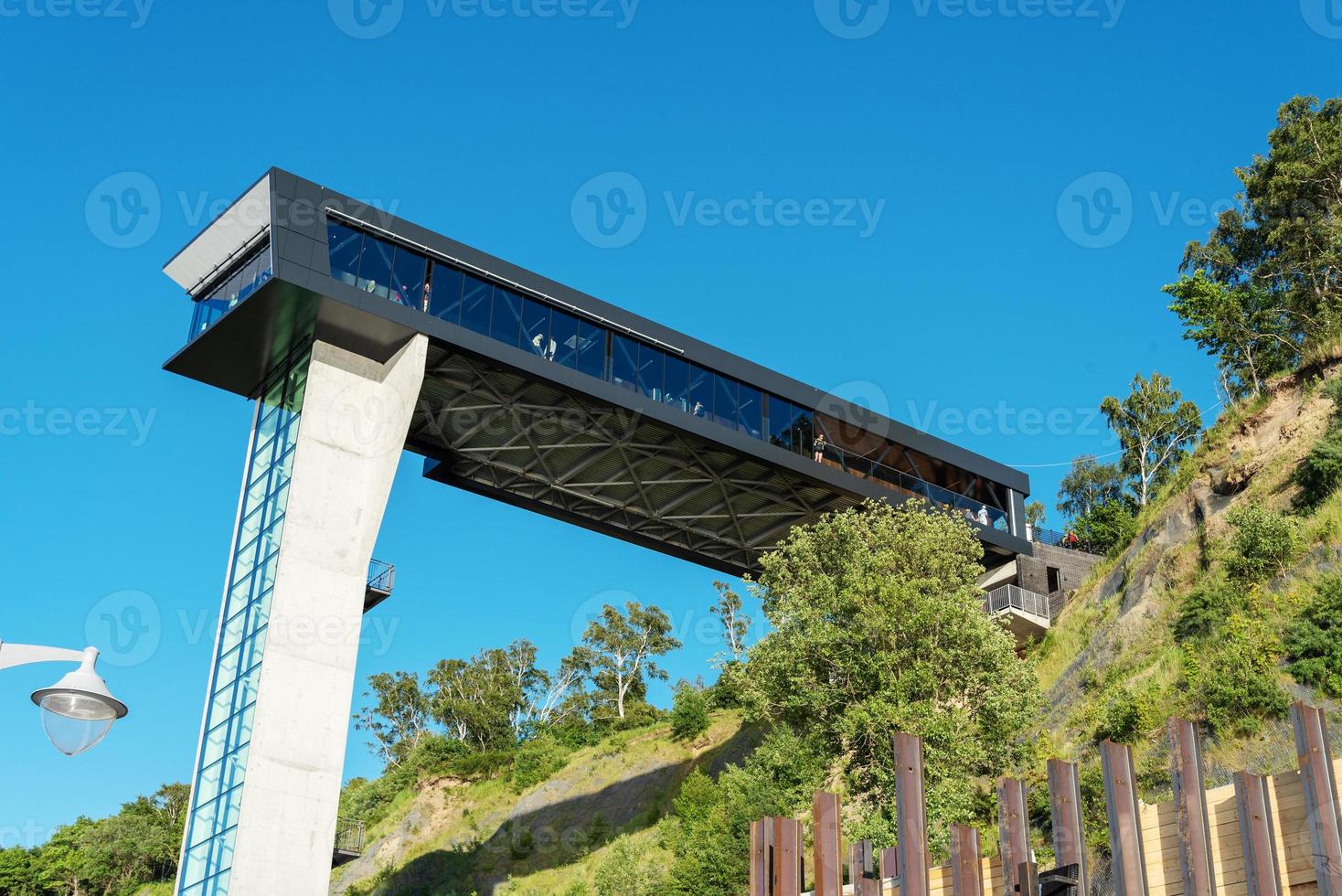 prachtig Vijfde ~ kant lift op het strand in de stad svetlogorsk. 5325502 Stockfoto