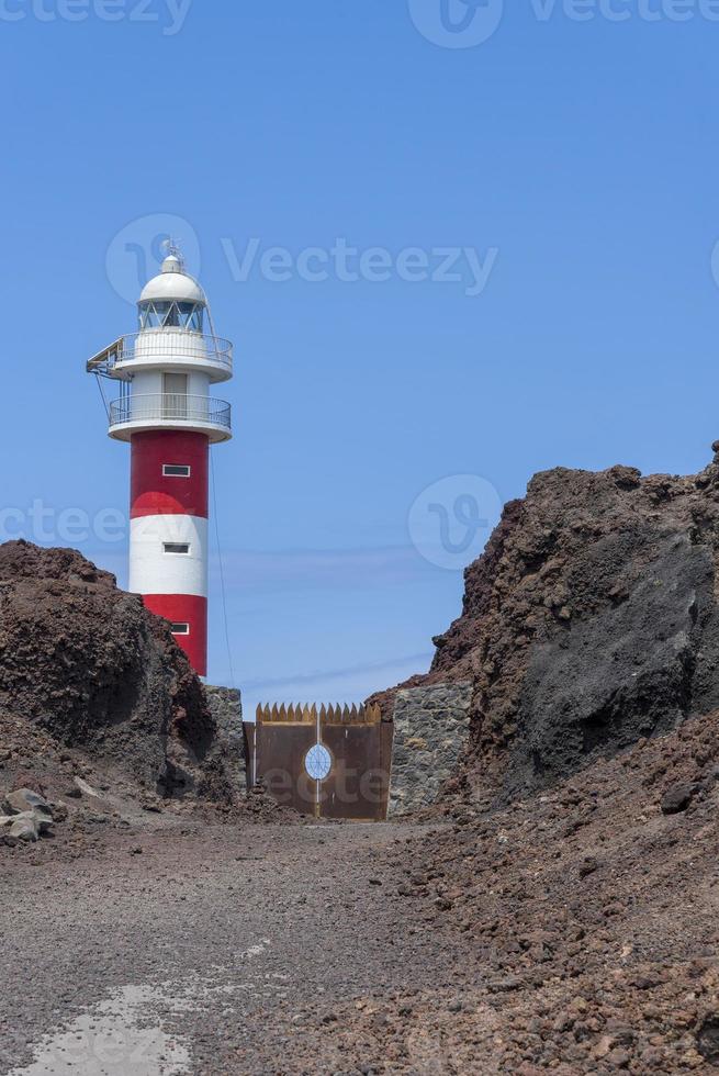 mirador punta de teno vuurtoren op de westelijke kaap van tenerife, canarische eilanden, spanje. foto