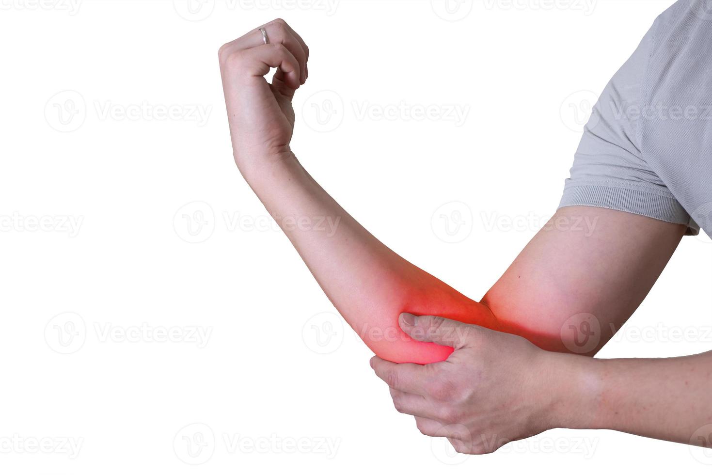 close-up van een man met elleboogontsteking, rood gekleurd, lijdend aan pijn en reuma. foto