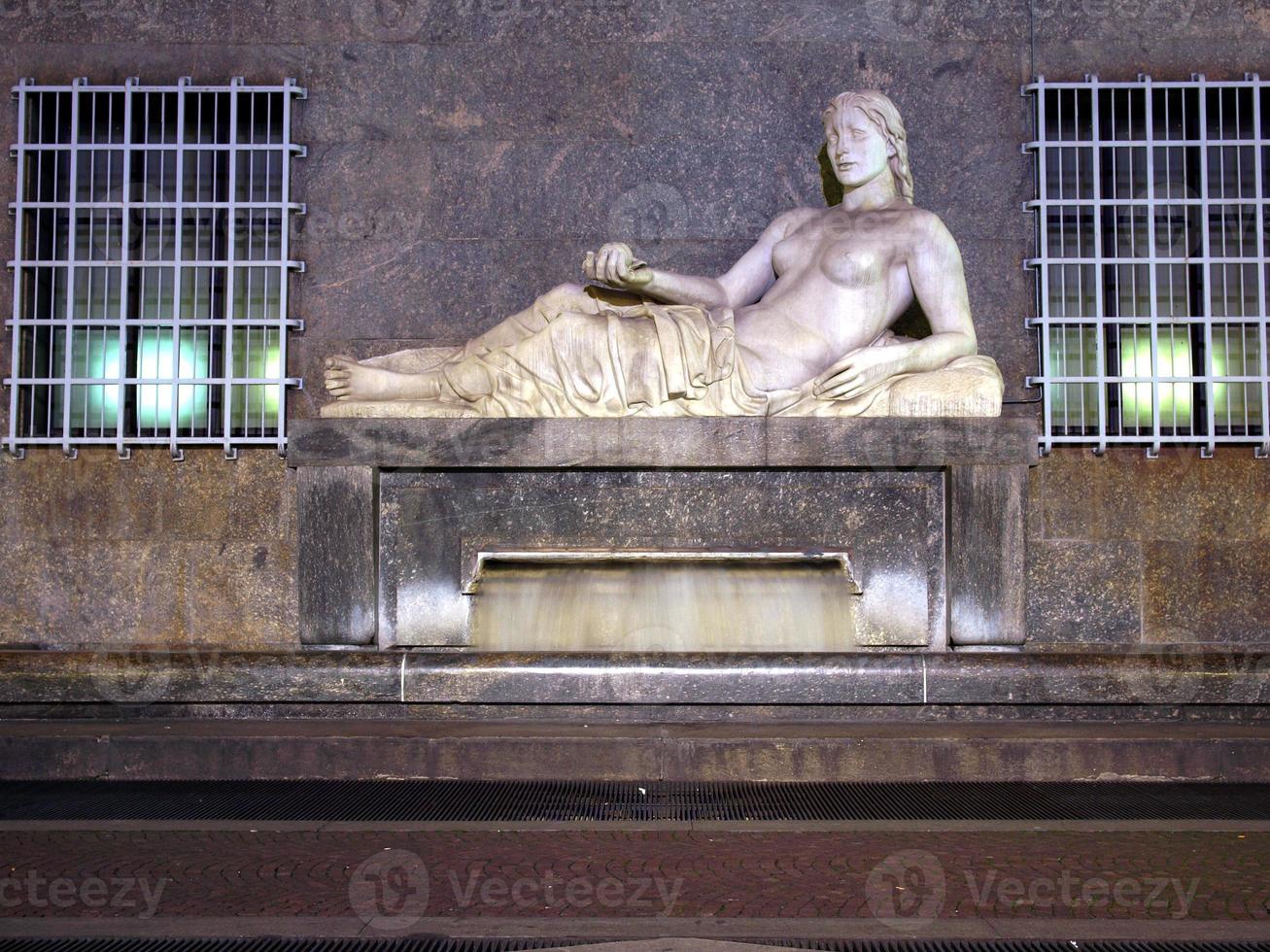 dora standbeeld, turijn foto