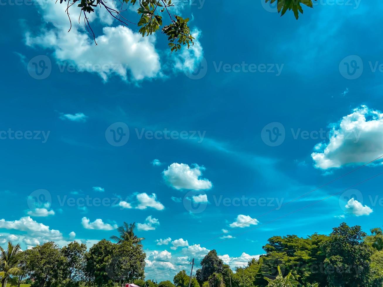 de blauwe lucht en de sfeer foto