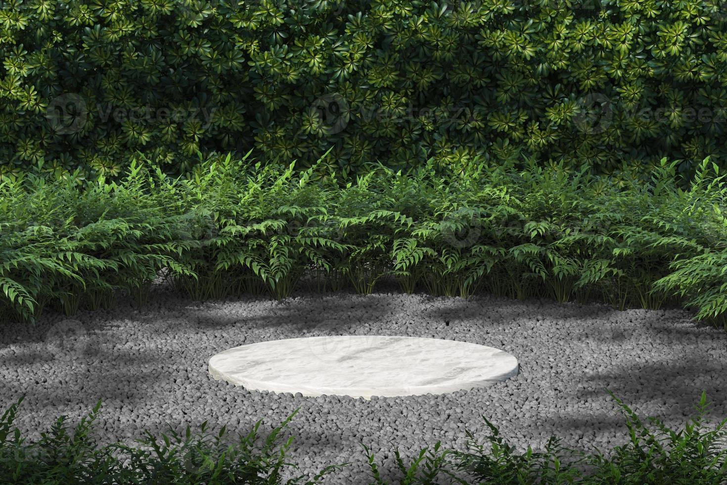 de sneeuw opening Meditatief witte marmeren cirkel te midden van stenen tuinen, struiken en boommuren,  mockup voor natuurlijke of productpresentatie. 5341040 Stockfoto