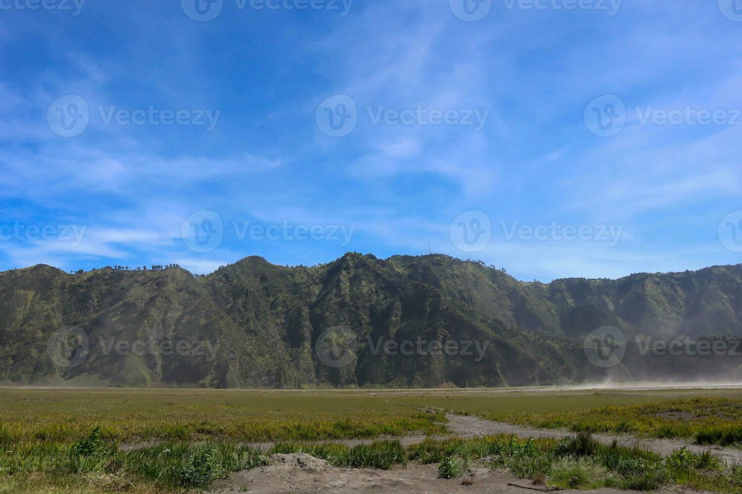 mooi en prachtig bromo's landschap in de middag foto