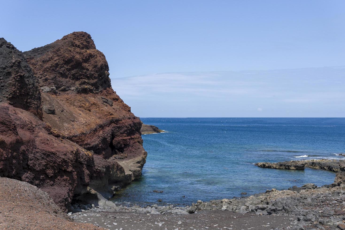 oceaan en bergen van tenerife, prachtig uitzicht. foto