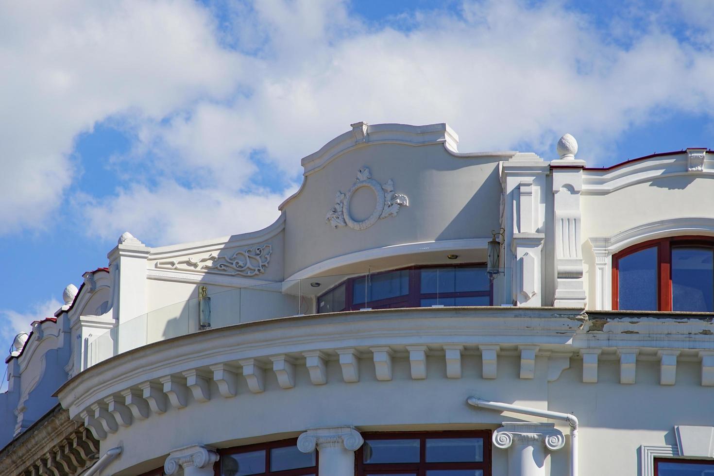 Sevastopol, Crimea-8 juni 2016 - de architectuur van het oude gebouw met prachtig stucwerk. foto