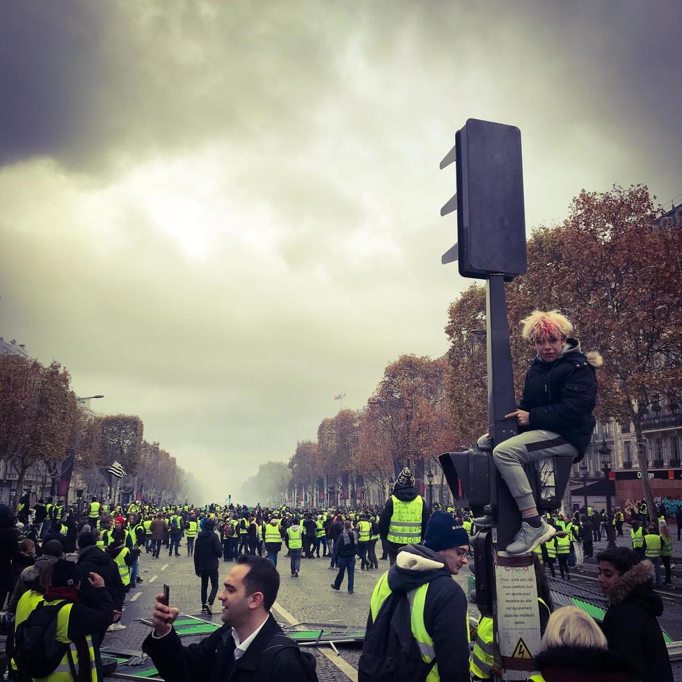 demonstranten tijdens een protest in gele hesjes foto