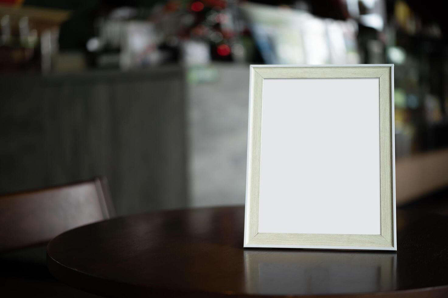 fotolijst maat 4 6 die op de tafel in het restaurant kan worden geplaatst. foto