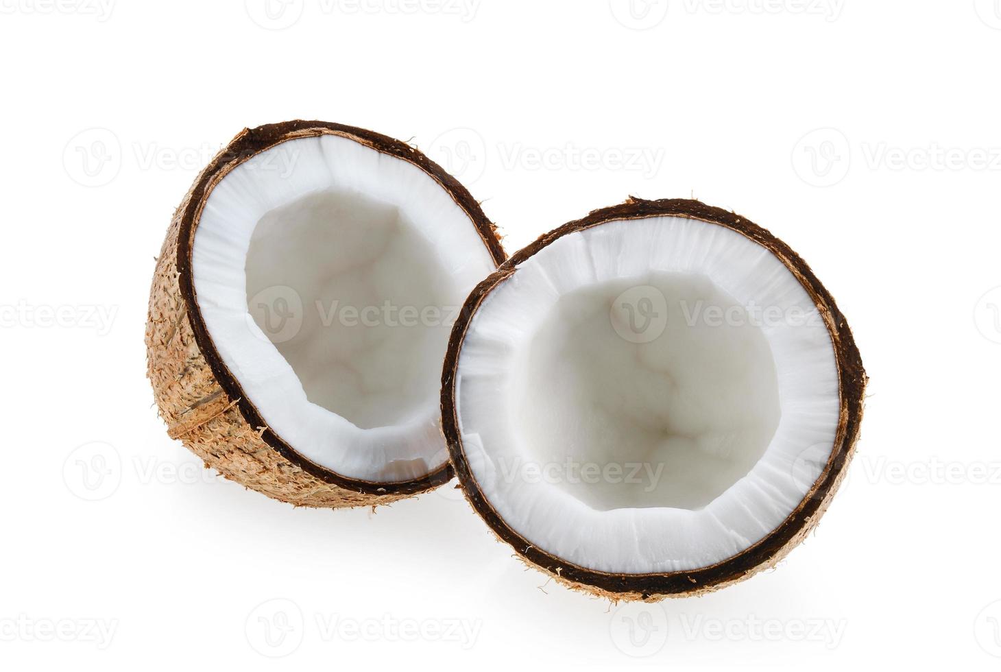 kokosnoot geïsoleerd op een witte achtergrond foto