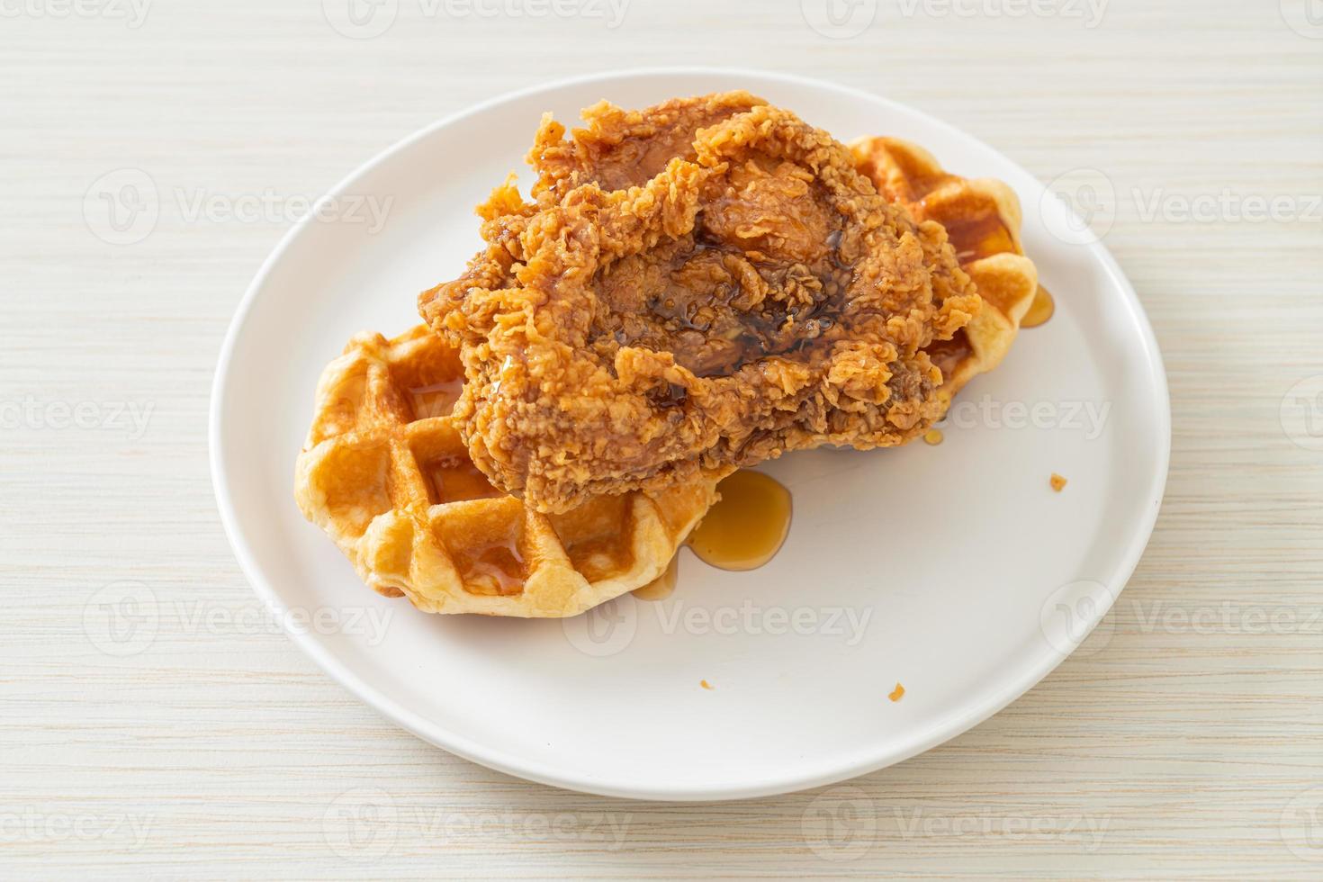 gebakken kipwafel met honing of ahornsiroop foto