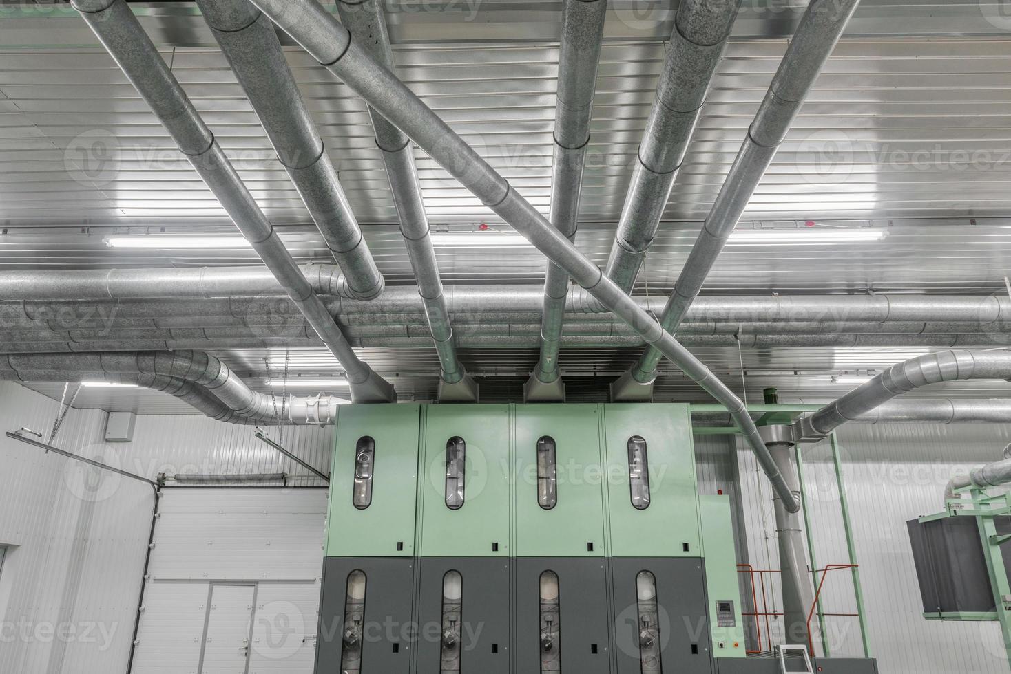 industriële metalen buizen, ventilatiesysteem foto