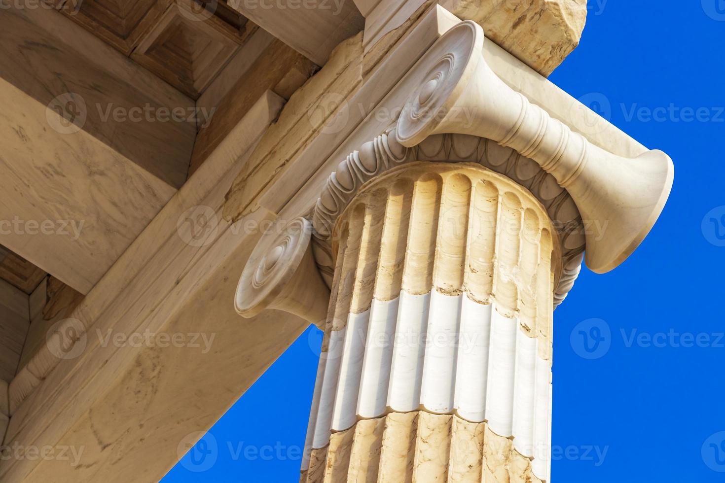 akropolis van athene ruïnes details sculpturen griekenland hoofdstad athene griekenland. foto