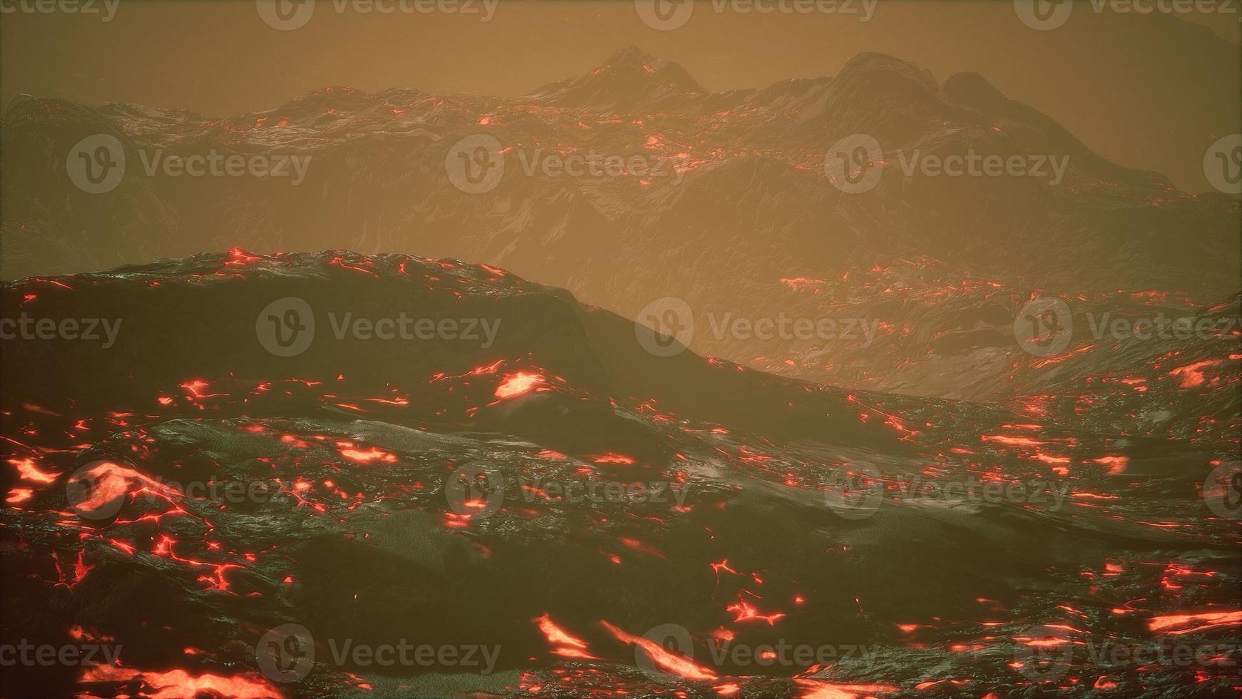 lavavelden en heuvels bij actieve vulkaan foto