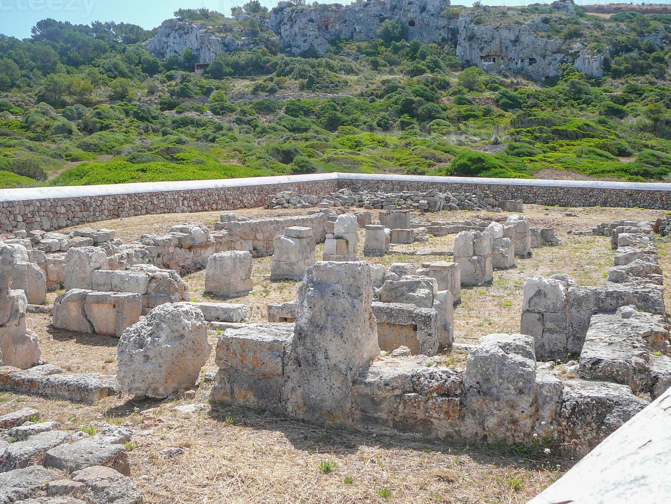 archeologische ruïnes van oude paleochristelijke basiliek in minorc foto