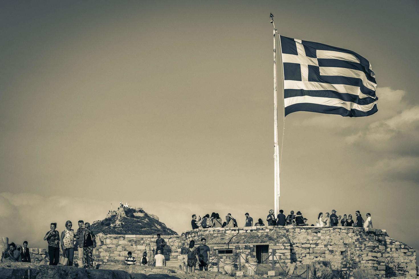 Athene Griekenland 04. Oktober 2018 Griekse blauw witte vlag met ruïnes Akropolis van Athene Griekenland. foto