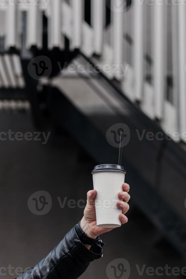 papieren kopje cappuccino koffie foto