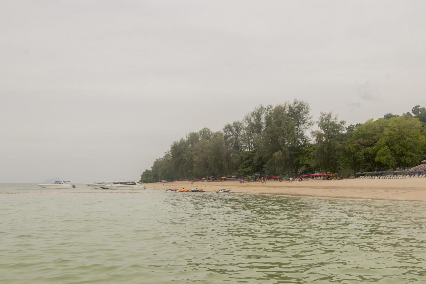 ko naka yai, strand en eiland in het district phuket, thailand. foto
