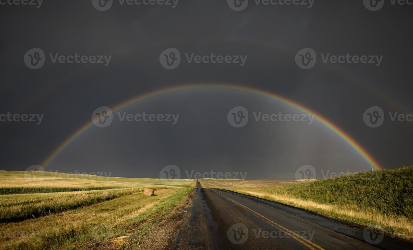 hagel storm en regenboog foto