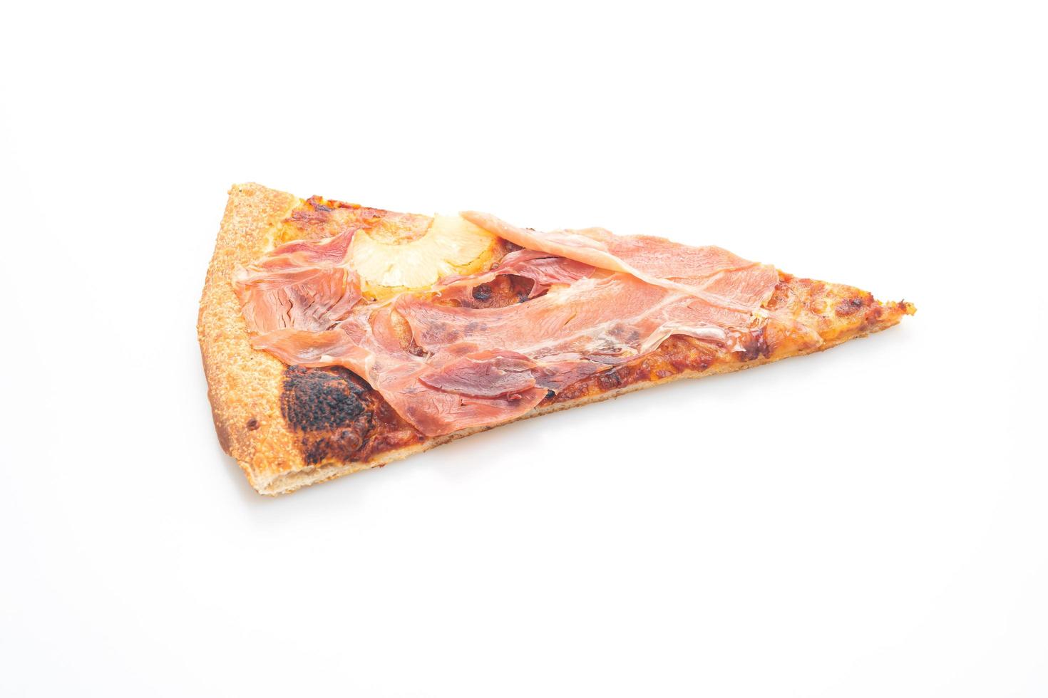 pizza met prosciutto of parmaham pizza op witte achtergrond foto