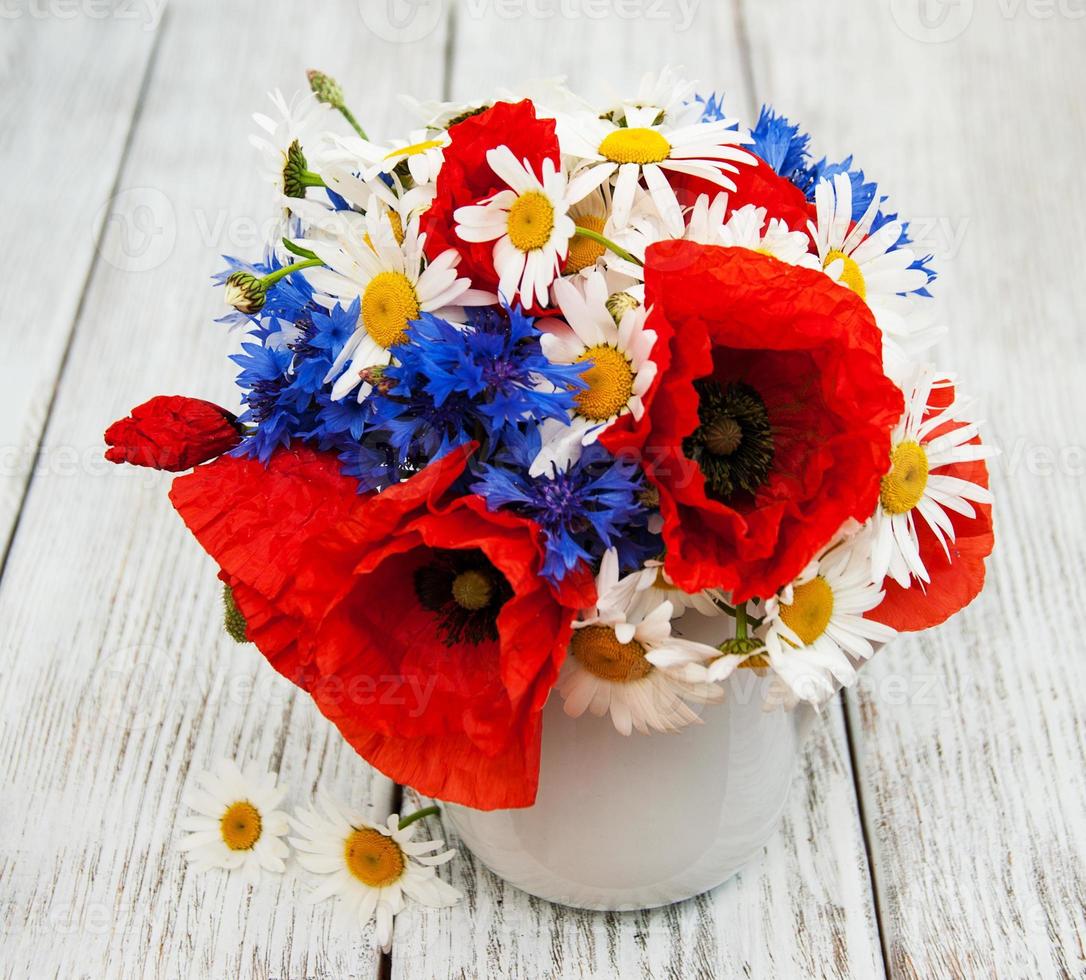 boeket van wilde bloemen foto