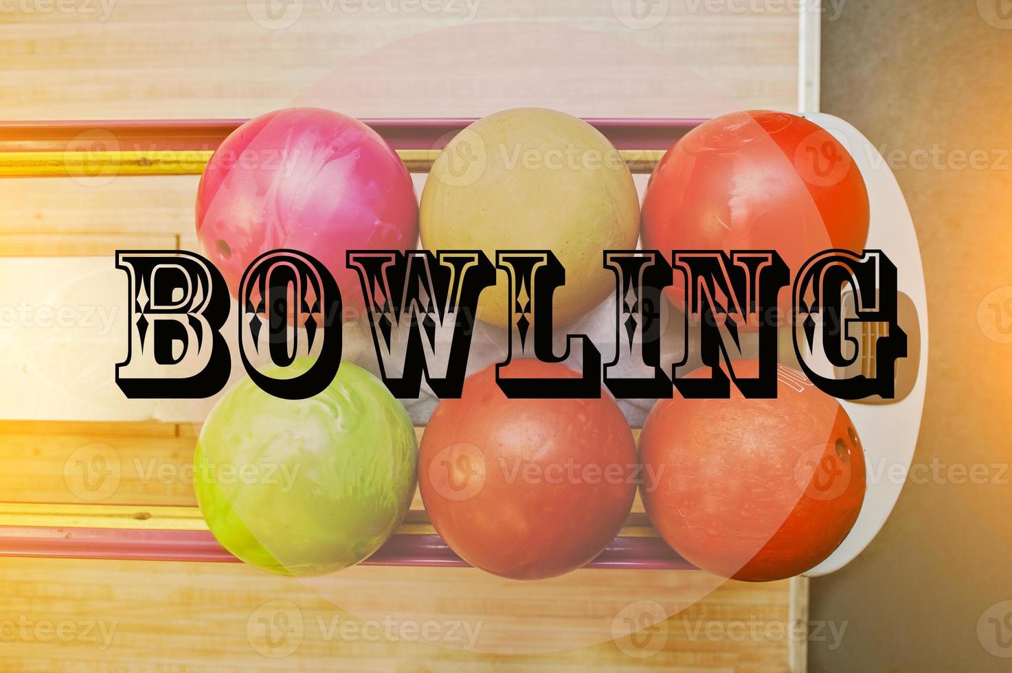 het woord bowling achtergrond bowlingballen foto