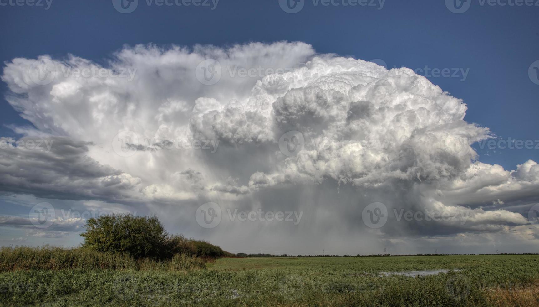 prairie weg onweerswolken foto