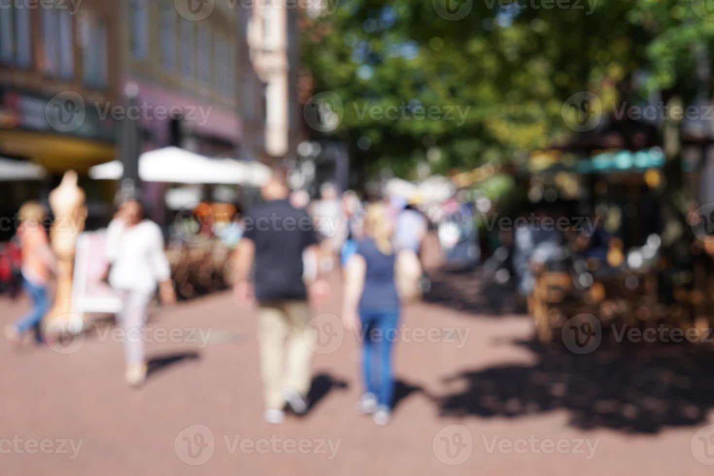 onscherpe voetgangers winkelstraat foto