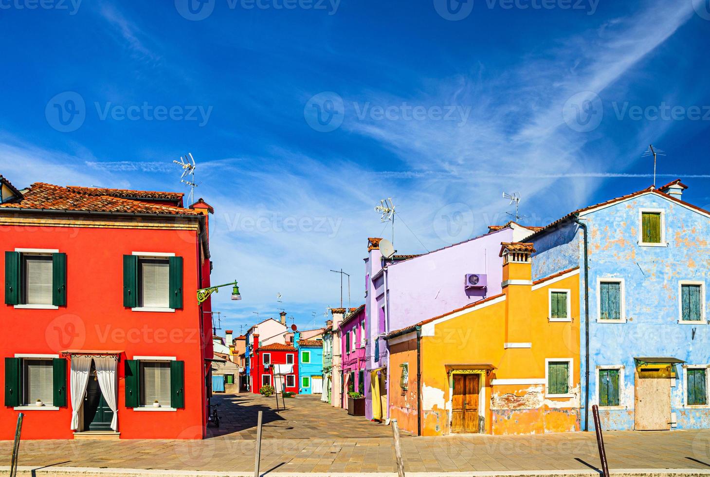 burano-eiland met kleurrijke huizengebouwen foto