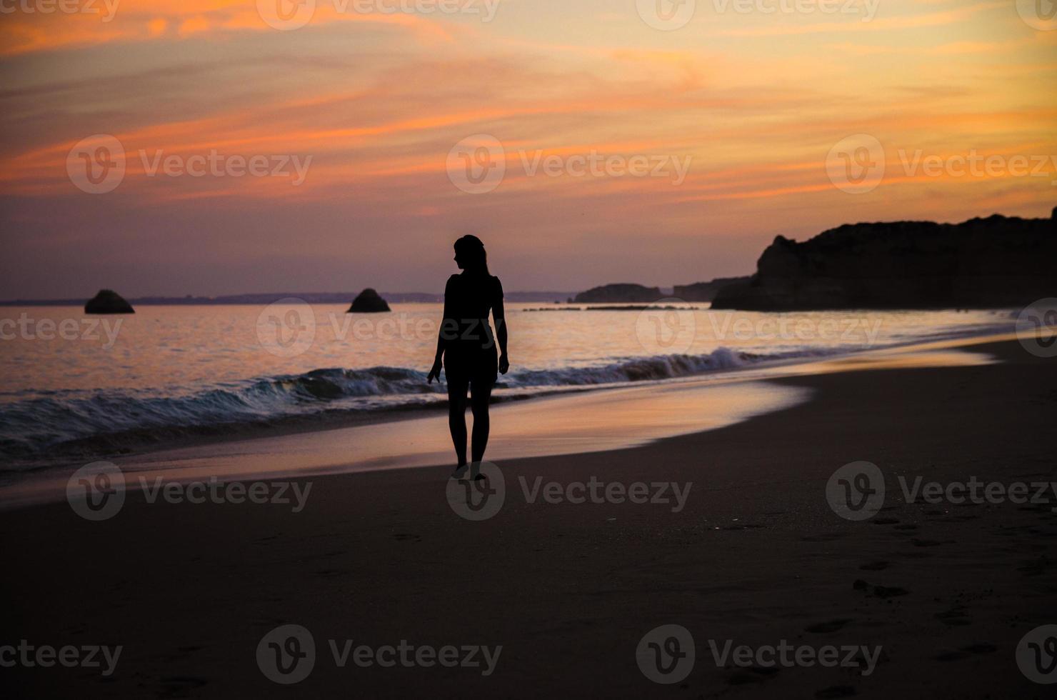 portugal, algarve, de beste stranden van portimao, praia da rocha, zonsondergang over de Atlantische oceaan foto