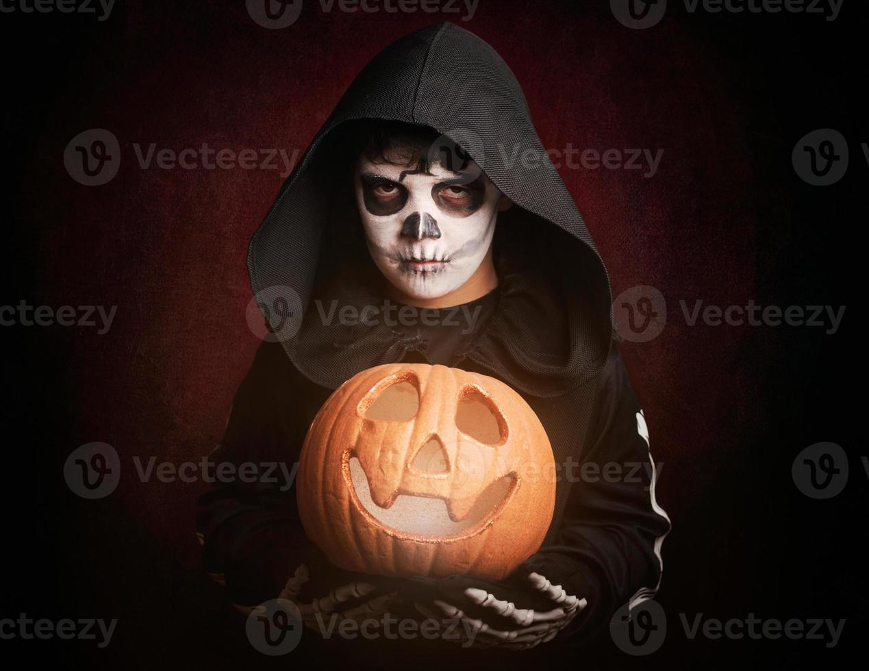 jongen in halloween foto