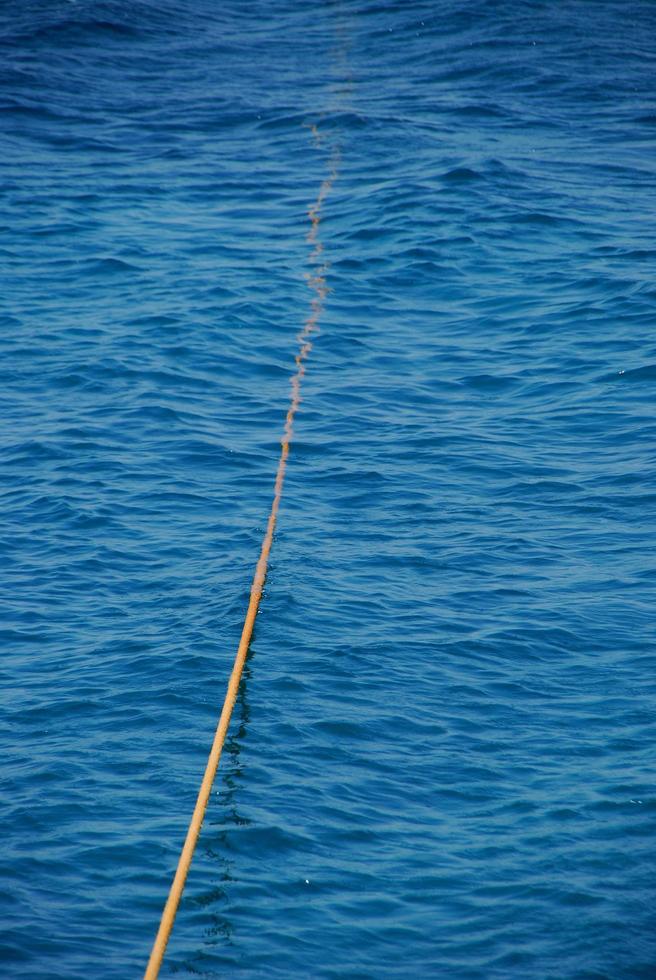 touw in de zee foto