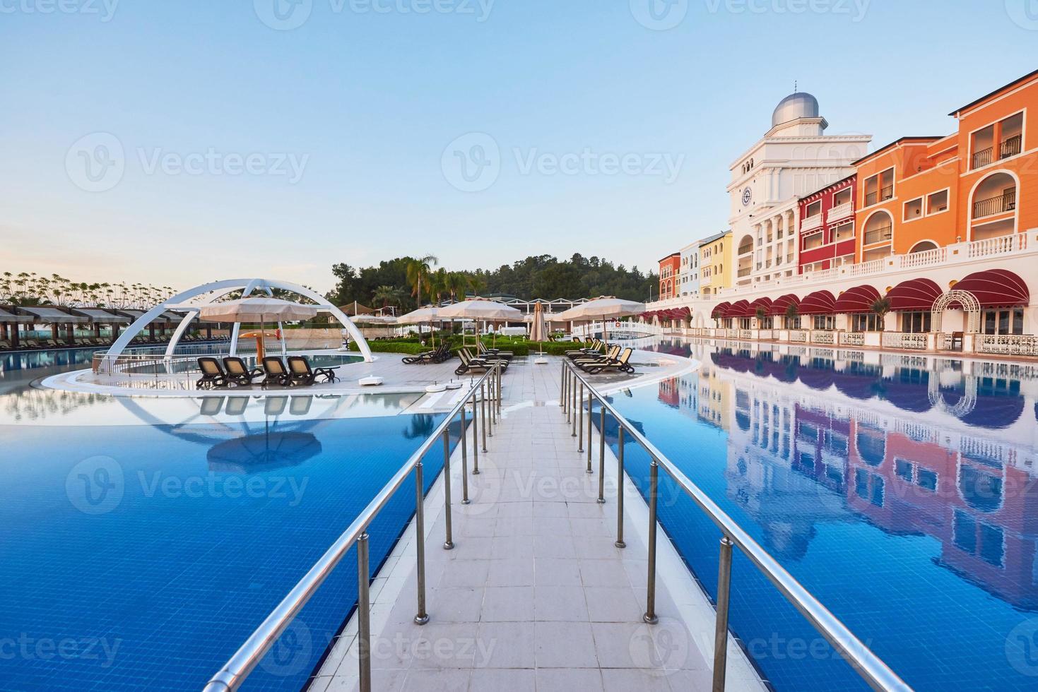 zwembad en strand van luxehotel. soort amusementscomplex. amara dolce vita luxe hotel. toevlucht. tekirova-kemer foto