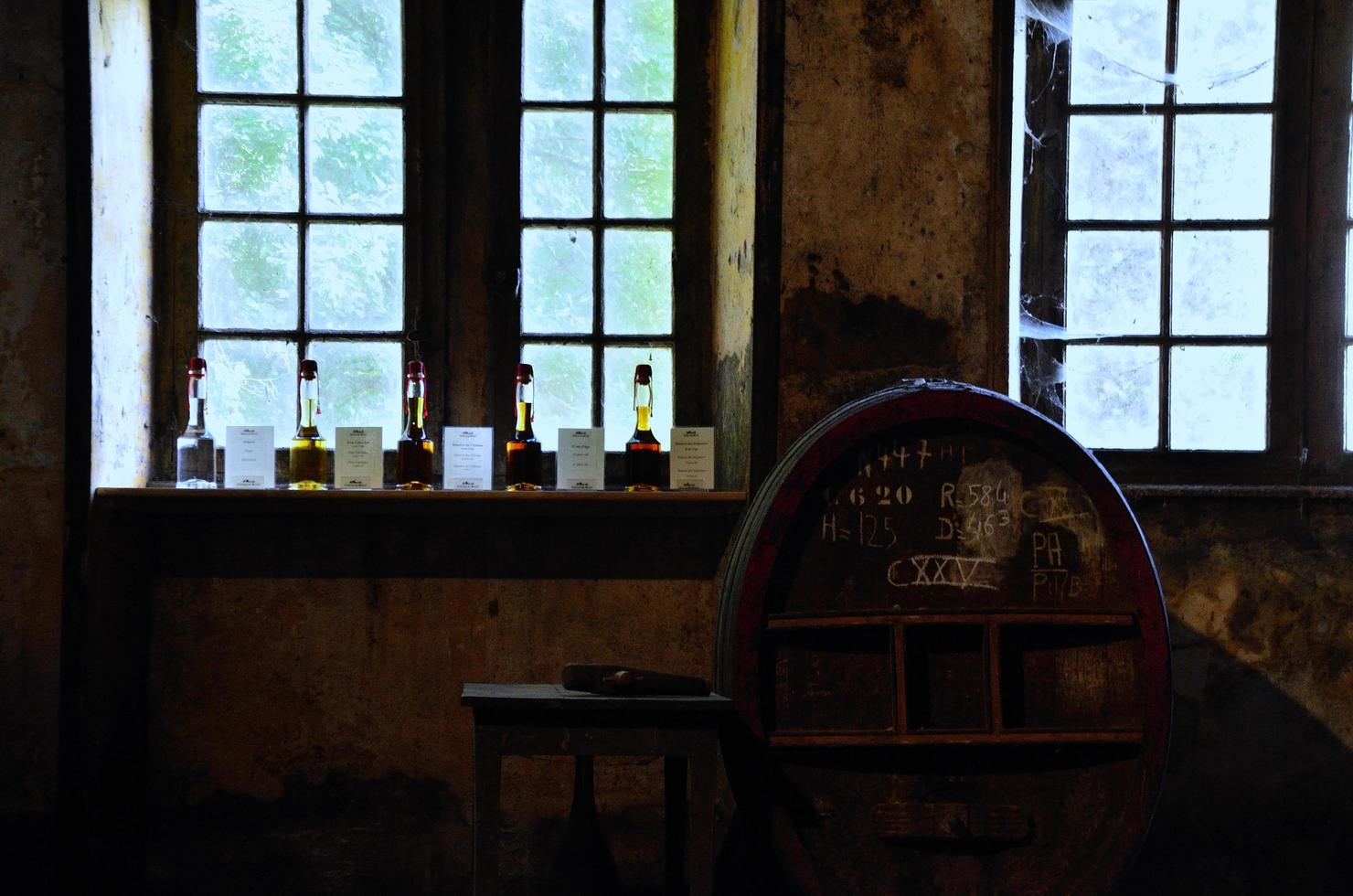 wijnkelder in een oud huis foto