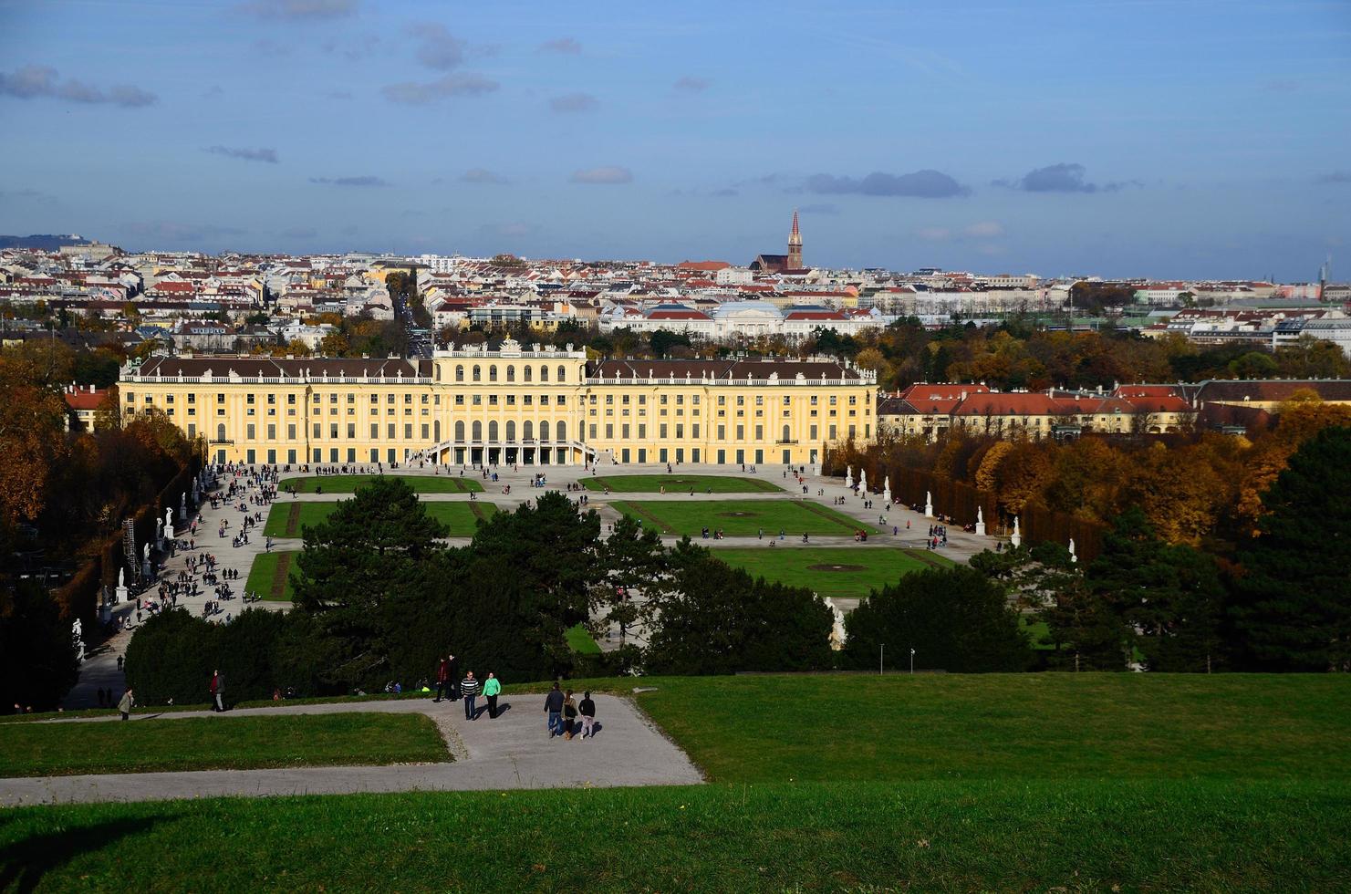 paleis schoenbrunn in wenen in de herfst foto