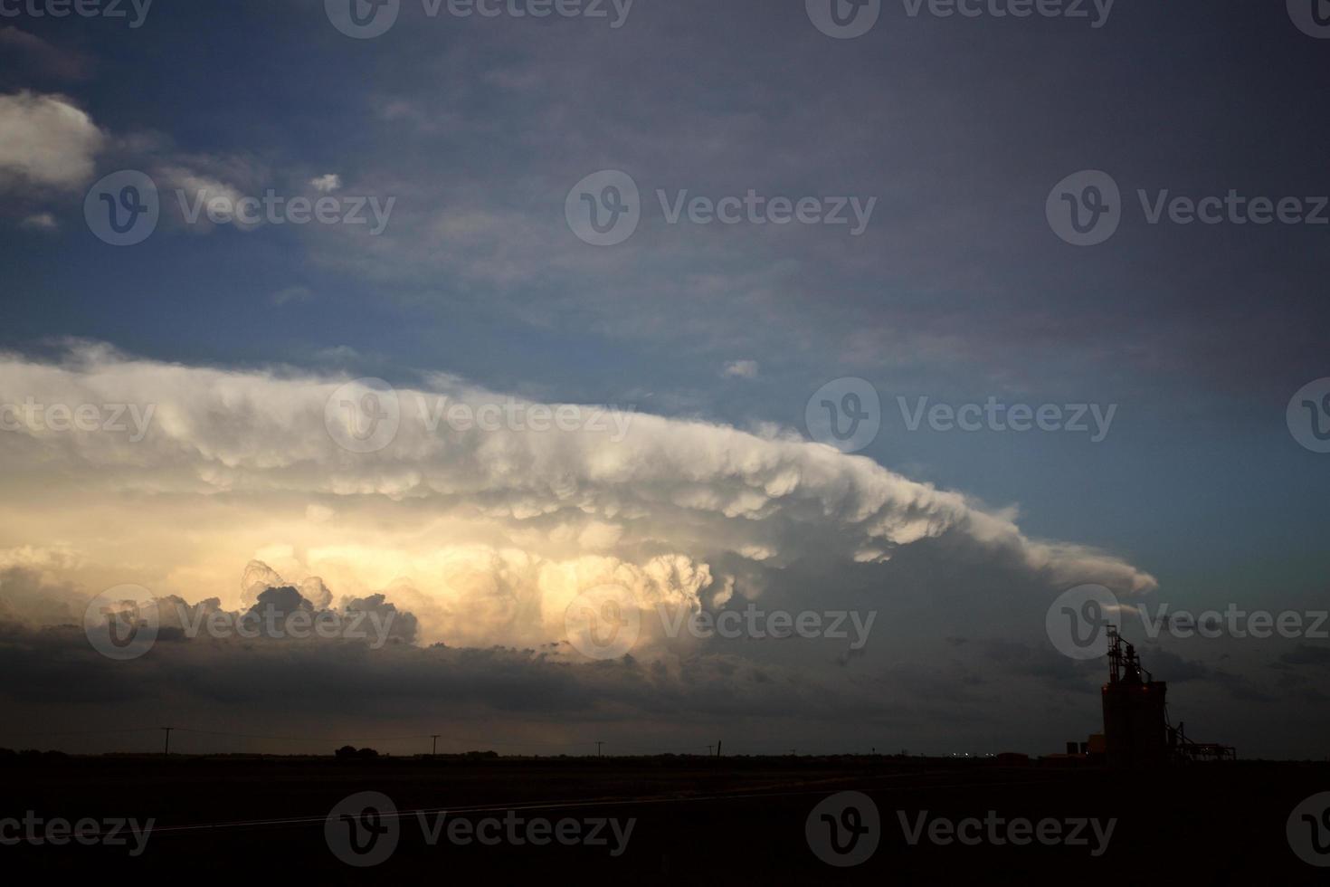 onweerswolken boven saskatchewan foto