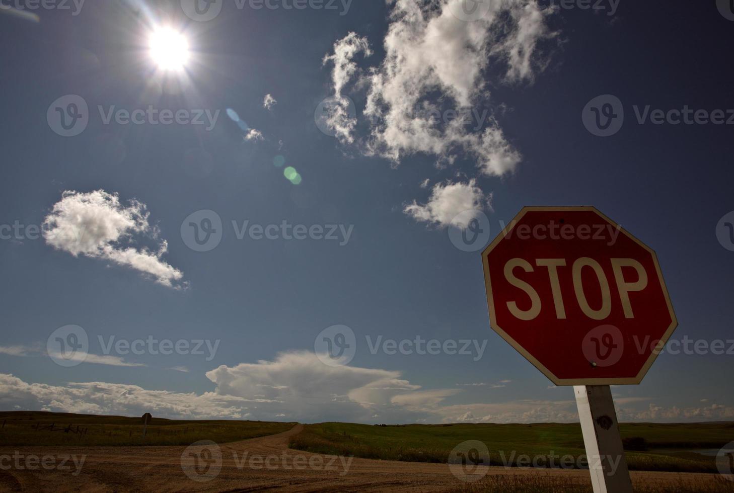 stopbord bij een kruispunt in Saskatchewan foto