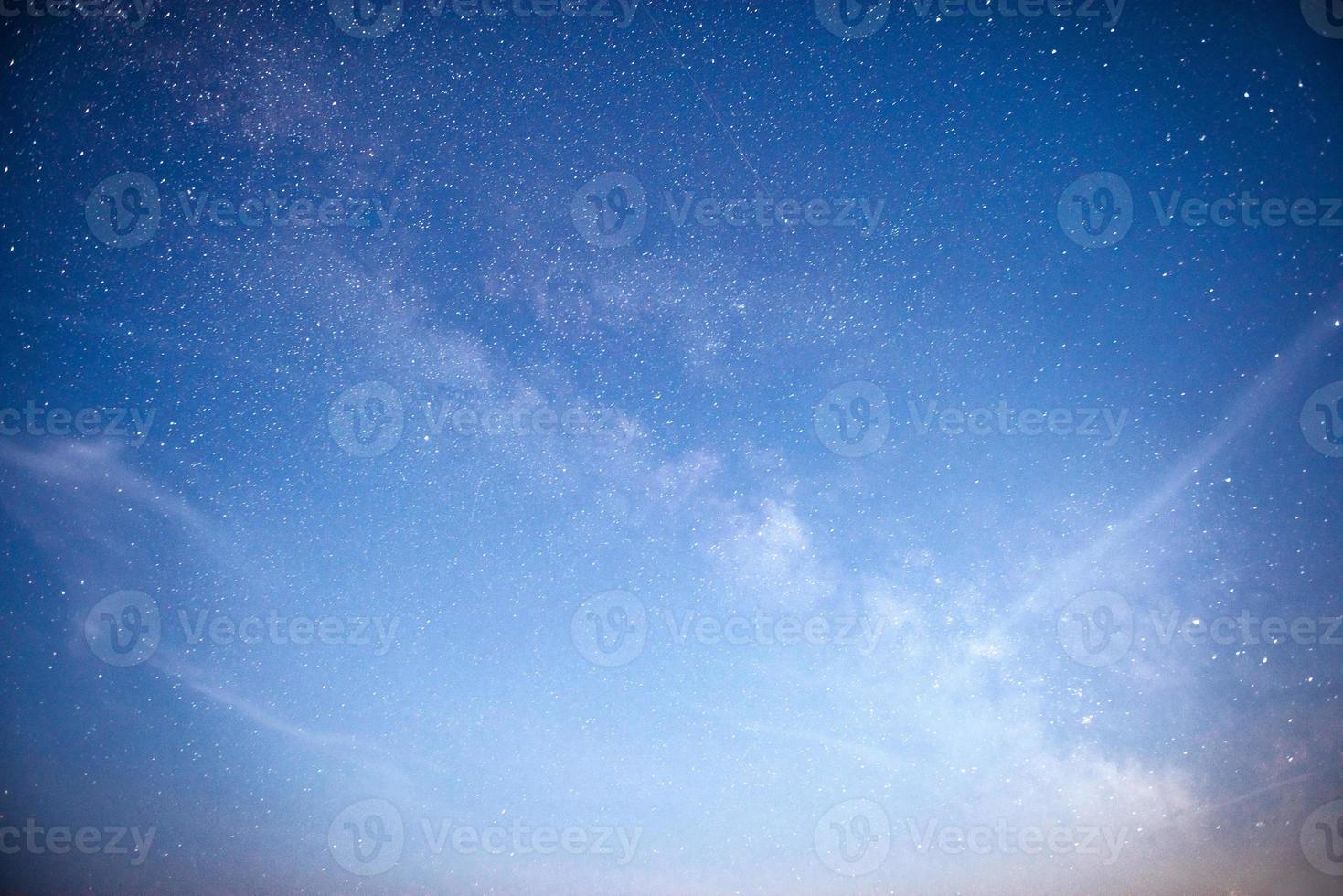 levendige nachtelijke hemel met sterren en nevel en melkwegstelsel. deep sky astrofoto foto