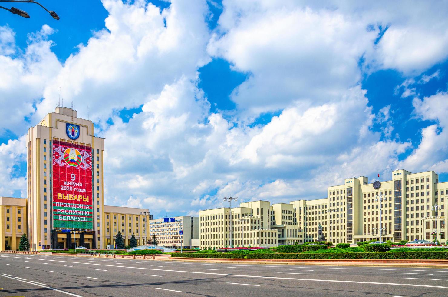 minsk, wit-rusland, 26 juli 2020 onafhankelijkheidsplein in minsk foto