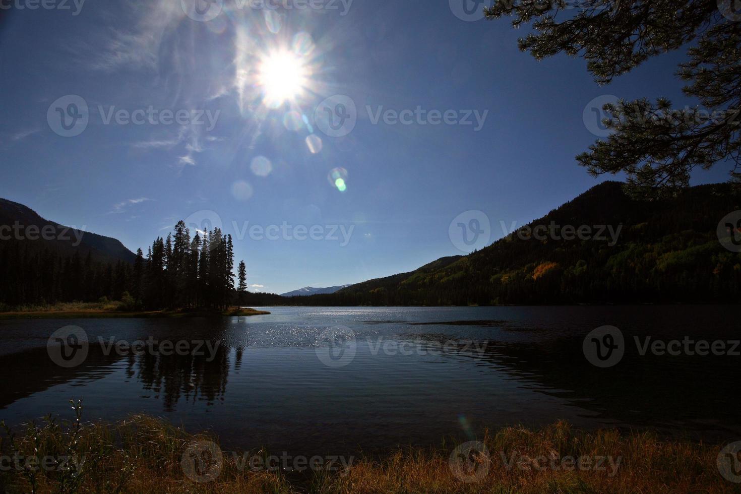 twee meren in het schilderachtige Alberta foto